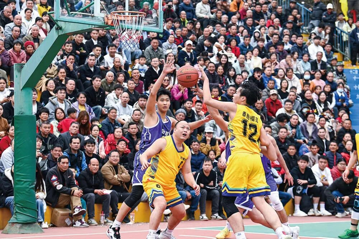 乐鱼体育登录入口-“谁家孩子球打得好，父母脸上都有光”|广西|篮球赛|篮球|万村|桐木镇志_新浪体育_新浪新闻